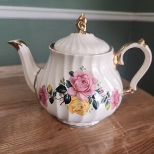 Sadler Teapot Kettle Pink Yellow Roses with Gold Trim 3522 Made In England Decor